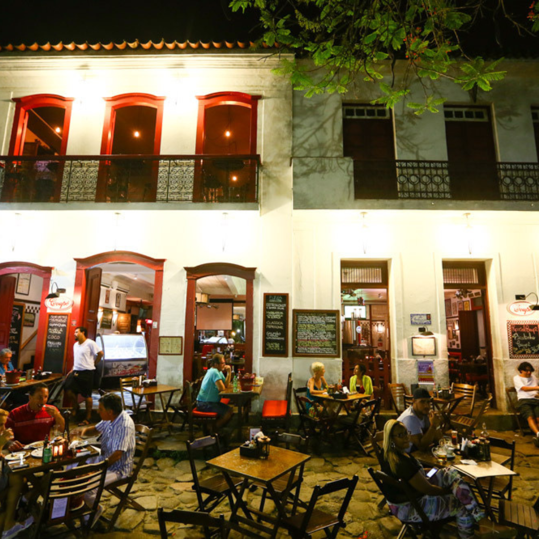 Bares e restaurantes com música ao vivo.